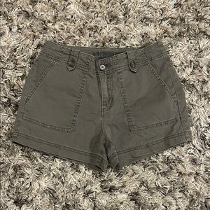 Arizona Jean Co olive green shorts size 3 juniors.